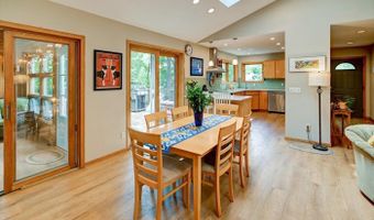 2877 Glacier Valley Rd, Fitchburg, WI 53711