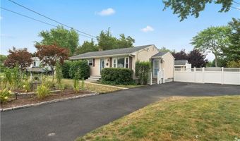 64 Deerfield Dr, Warwick, RI 02886