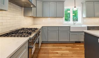 44 Saddlebrook Dr, Warwick, RI 02818