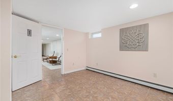 289 Oliphant Ln, Middletown, RI 02842