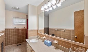 25 Baker Dr, Asheville, NC 28806