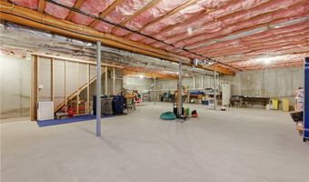 72 Country Meadow Ln, Glocester, RI 02814