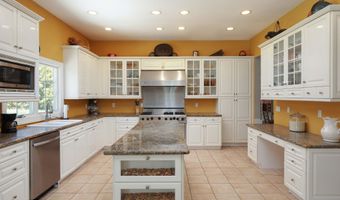 6 Hayes Ct, Atlantic Highlands, NJ 07716