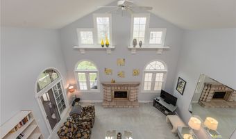 117 Royal Oak Dr, Aurora, OH 44202