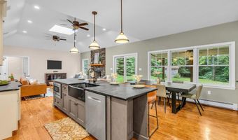 10 Greenwood Pl, Middletown, NJ 07748