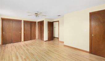 40 ROCKCREST Dr, Cranston, RI 02920