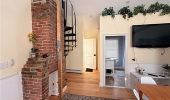 25 Marsh St, Newport, RI 02840