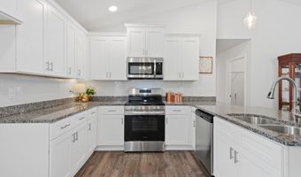 15423 Lapwing Cv, Athens, AL 35611