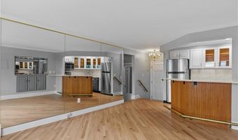 553 Bellevue Ave 14, Newport, RI 02840