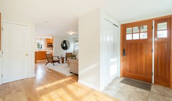 42 Waverly Rd, Branford, CT 06405