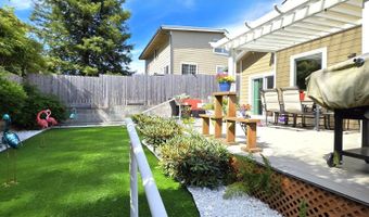 917 5 7TH St, Brookings, OR 97415