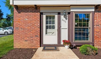 2373 Hiddengarden Ct, Ballwin, MO 63021