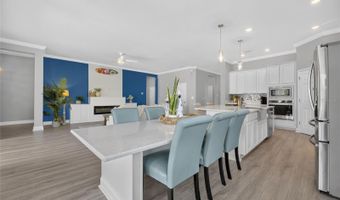 7322 PARADISO Dr, Apollo Beach, FL 33572