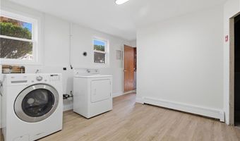 25 Stoneham St, Cranston, RI 02920