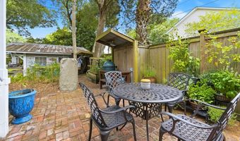 128 4th St, Apalachicola, FL 32320