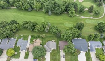 994 Emerald Hills Dr S, Arnolds Park, IA 51331