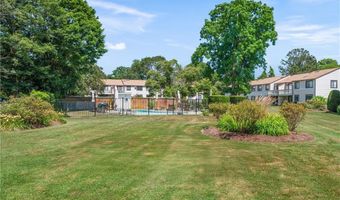 30 Sweet Meadows Ct 26, Narragansett, RI 02882