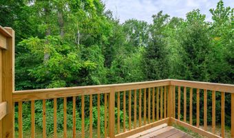 2 Oak Meadows Dr 102, Brookfield, CT 06804