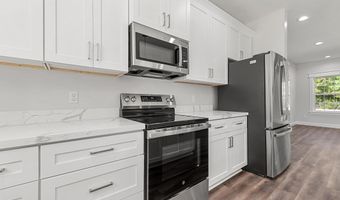 212 Hugo St, Bay St. Louis, MS 39520