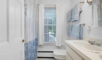 44 Bliss Mine Rd 10, Middletown, RI 02842