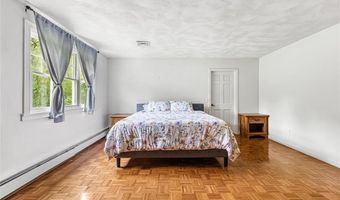 80 Woodbridge Dr, East Greenwich, RI 02818