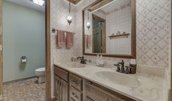 1521 Secretariat Ln, Indianapolis, IN 46217