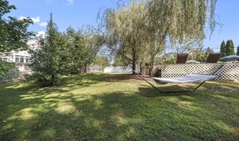28 W Park Ave, Belford, NJ 07718