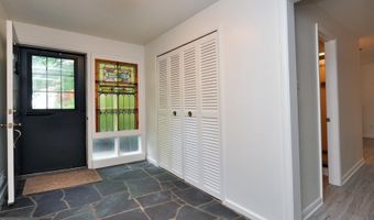 7024 RICHARD Dr, Bethesda, MD 20817