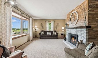 2151 332nd Ave, Dyersville, IA 52040