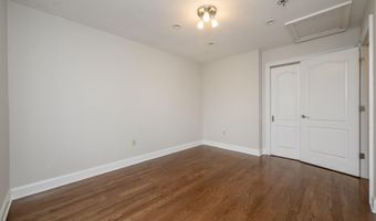 25 White Oak Ln, Aberdeen, NJ 07747