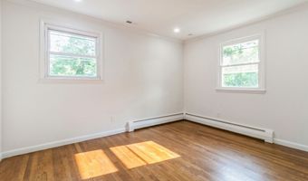 8 Laurel Dr, Brookfield, CT 06804