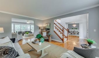 13153 Barrett Meadows Dr, Des Peres, MO 63021