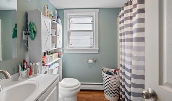 18 Maple Ave, Barre, VT 05641