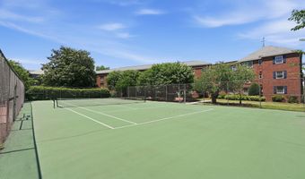 1608 W ABINGDON Dr 302, Alexandria, VA 22314