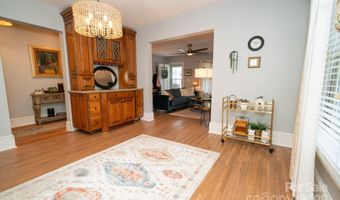 1712 Umstead St, Charlotte, NC 28205