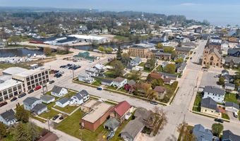323 5TH St, Algoma, WI 54201