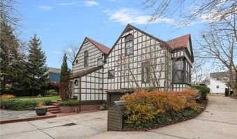 4 Hunter Ave, Newport, RI 02840