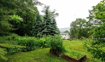 156 Sherwood Cir, Brattleboro, VT 05301