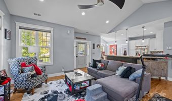 2 Wood Path Ln, Arden, NC 28704
