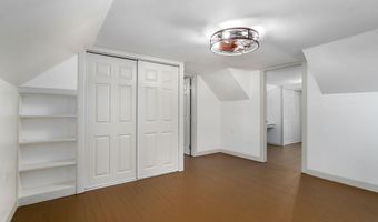 933 S Rinker Ave, Aurora, MO 65605