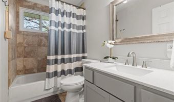 1047 Lowell Dr, Apple Valley, MN 55124
