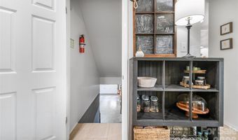 13 Rolling View Dr, Asheville, NC 28805