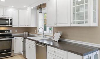 276 N Amherst Rd, Bedford, NH 03110