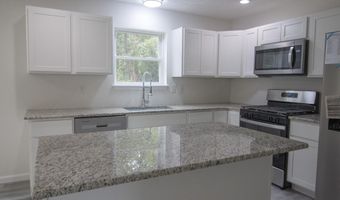 111 Center Dr, Blakeslee, PA 18610