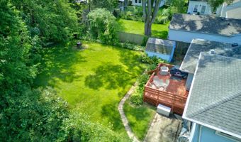 911 David St, Antioch, IL 60002