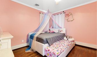 3 Grant Ave, Albertson, NY 11507