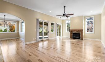 38 Chantilly Dr, Asheville, NC 28804