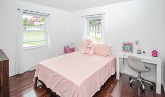 40 Grove Pl, Danbury, CT 06810