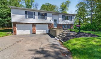 2 Spice Bush Ln, Branford, CT 06405