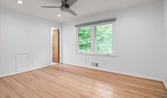 9026 MCNAIR Dr, Alexandria, VA 22309
